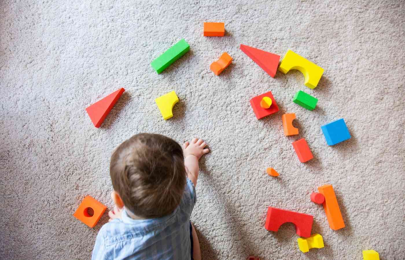 Mix up your block play! Easy, no-prep way to teach toddlers and  preschoolers big and small, shapes and colors. Work on fine motor skills  by…