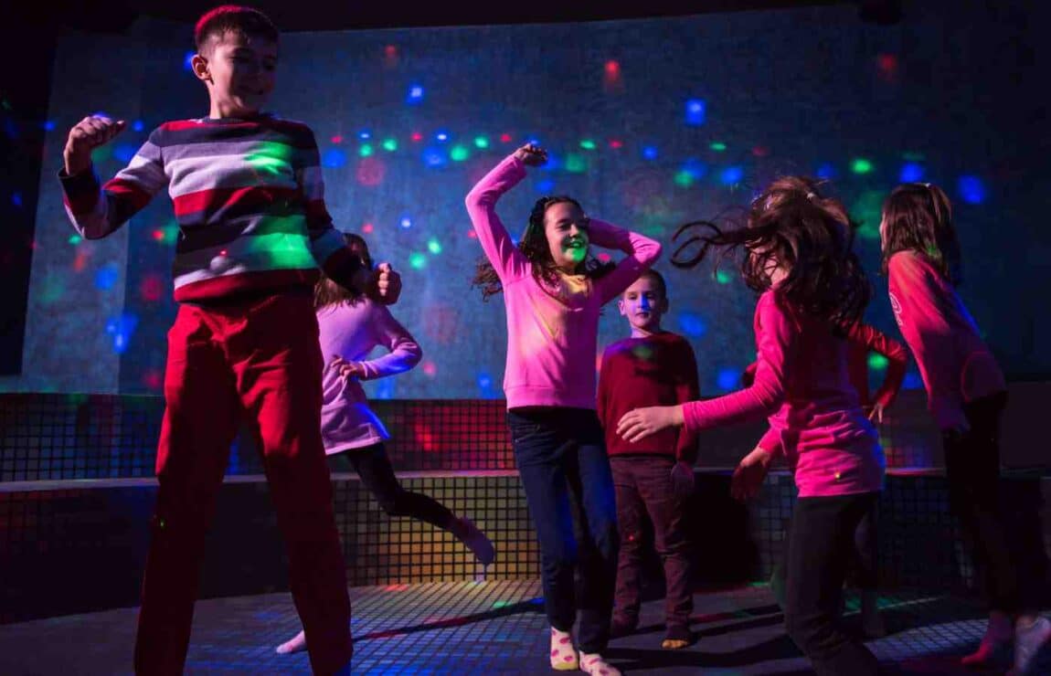 25 Best Flashlight Games For Kids (2024) Milwaukee With Kids