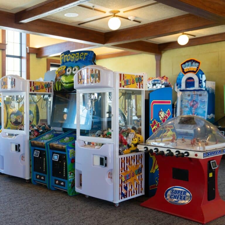 5 Must-Visit Arcades Around Milwaukee for Family Fun (2024) - Milwaukee ...