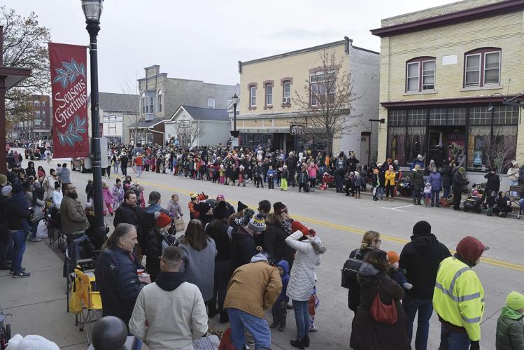 People standing by the road and waiting for the Grafton Christmas Parade to pass by.