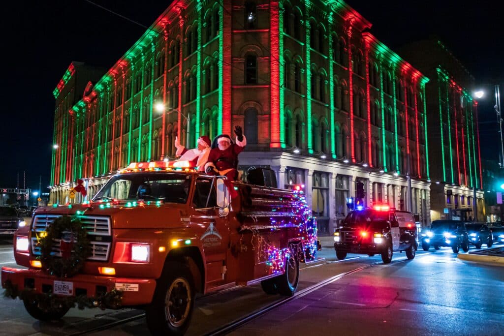 milwaukee-holiday-lights-santas-cavalcade