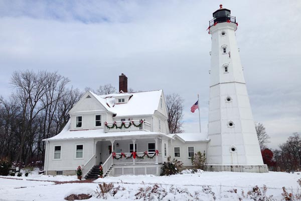 The North Point Lighhouse Museum decorated with garlands during winter