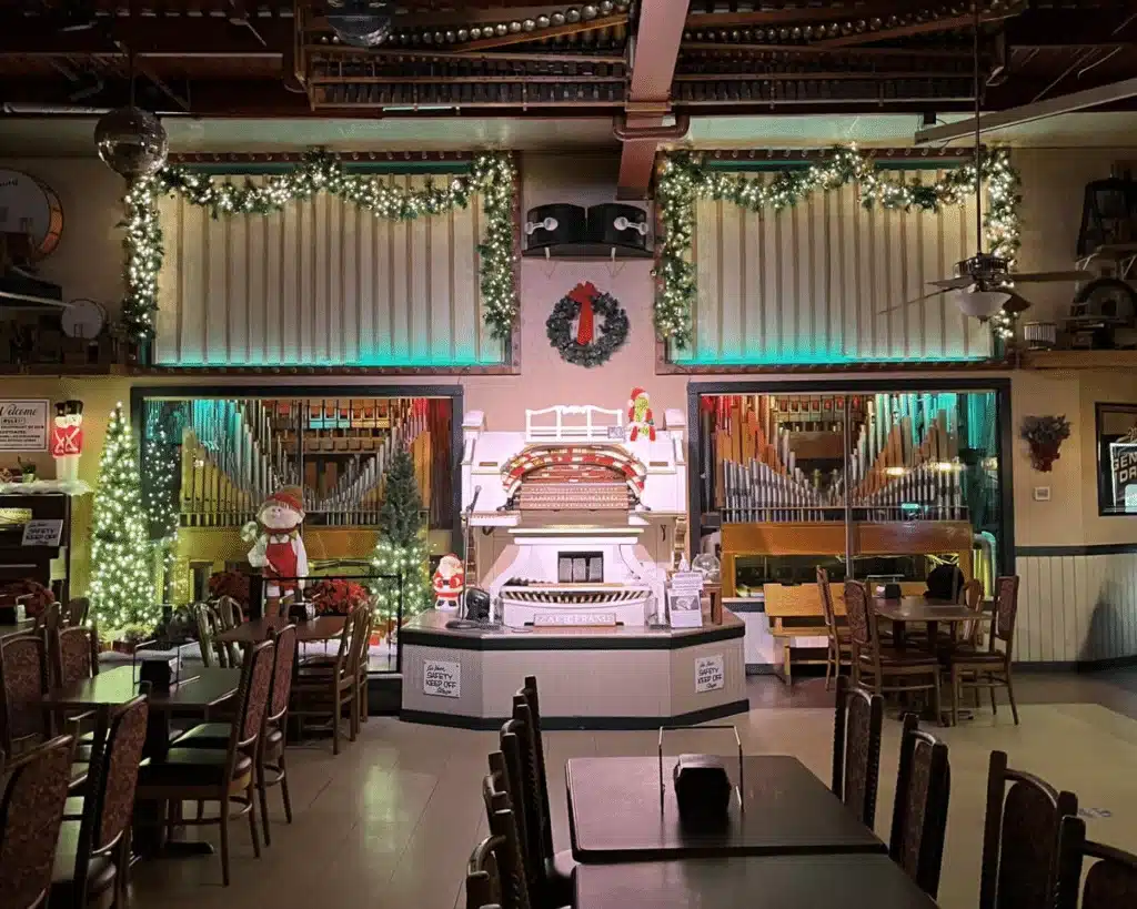 The dining area of Organ Piper Pizza in Greenfield featuring two pipe organs
