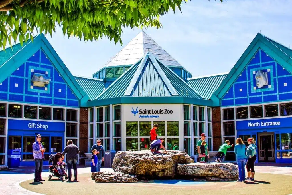 Families entering the St. Louis Zoo through the North Entrance