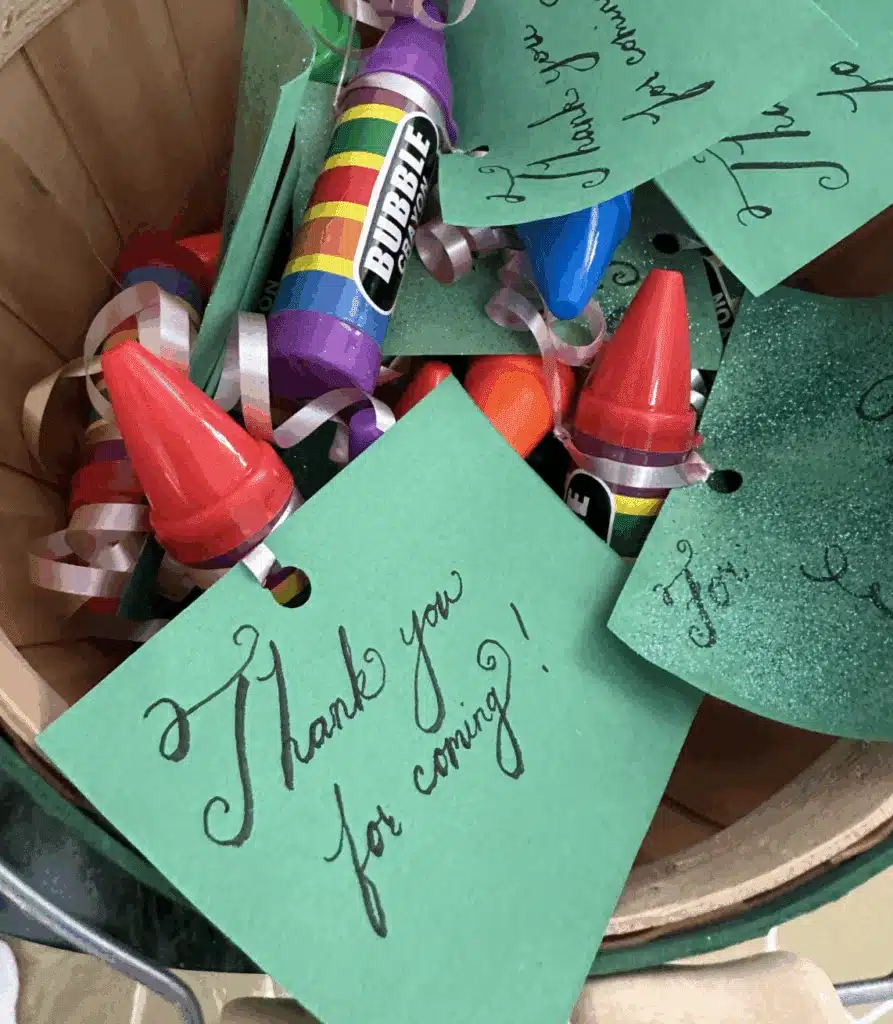 Crayola bubble party favors with green notes that say "Thank you for coming" written in calligraphy handwriting.